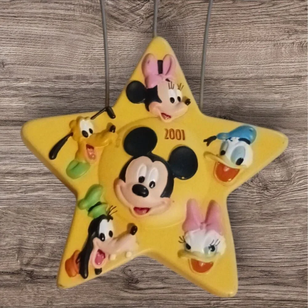 Hallmark Disney Mickey & Friends Star Shaped Photo Holder With Metal Star Clips